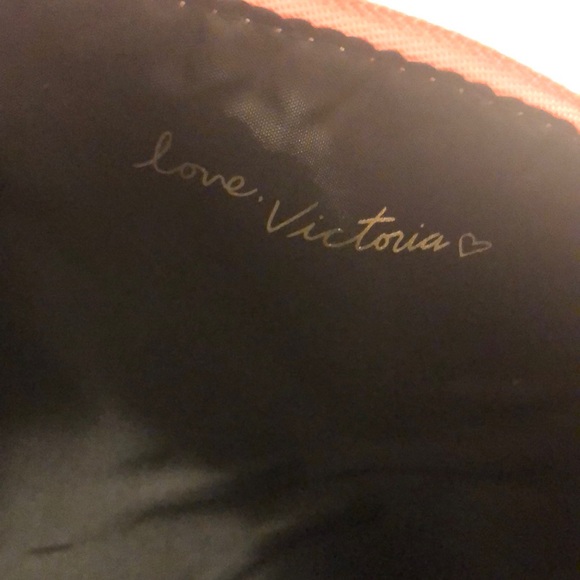 Victoria Secrets Make Up Bag NWT - Picture 3 of 7